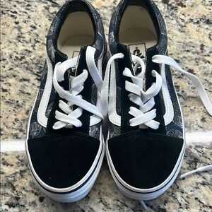 Vans Black and White Skate Sneakers with Iconic Side Stripe